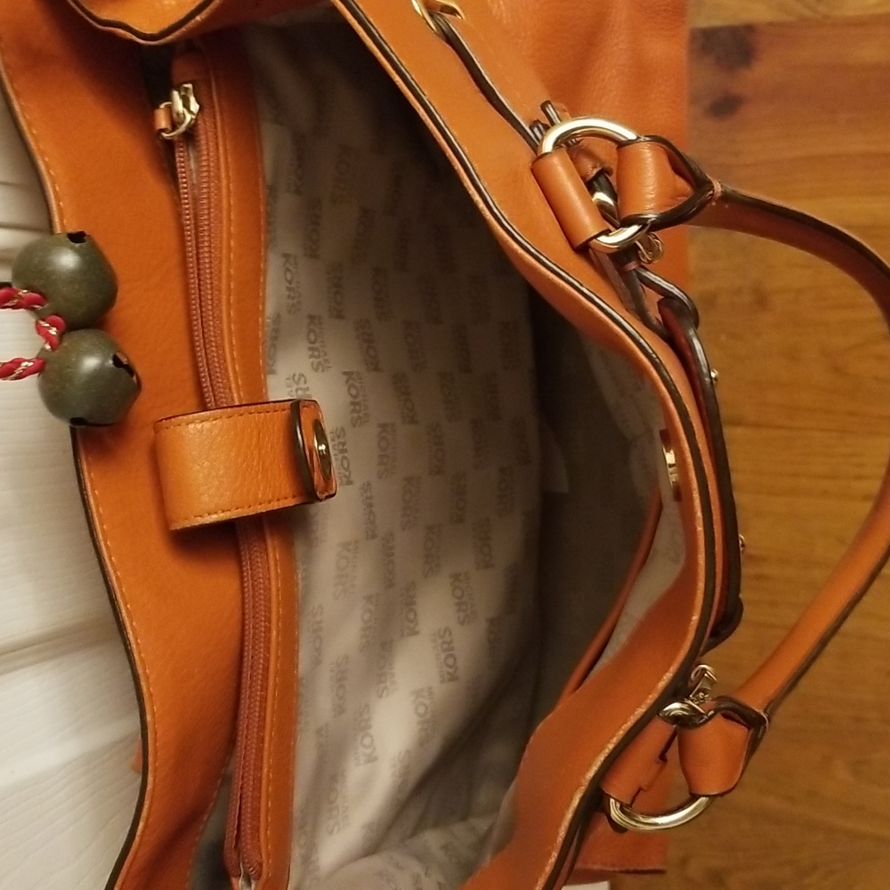โAutumn orange Michael Kors bagโฃ - Picture 7 of 15